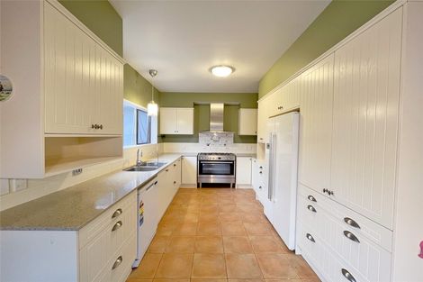 Photo of property in 19 Mcinnes Place, Queenwood, Hamilton, 3210