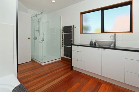 Photo of property in 22 Rimu Road, Oratia, Auckland, 0604