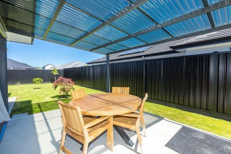 Photo of property in 16 Whitten Way, Wallaceville, Upper Hutt, 5018