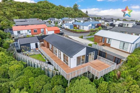 Photo of property in 18 Otonga Heights, Maungaraki, Lower Hutt, 5010