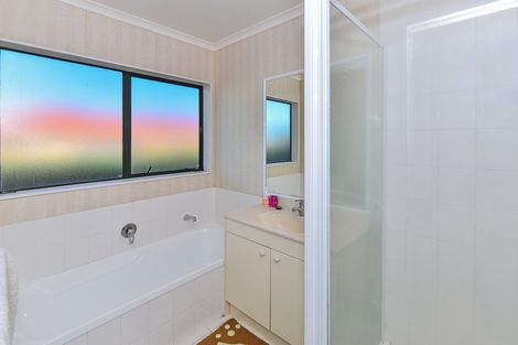 Photo of property in 2 Reyland Close, Weymouth, Auckland, 2103