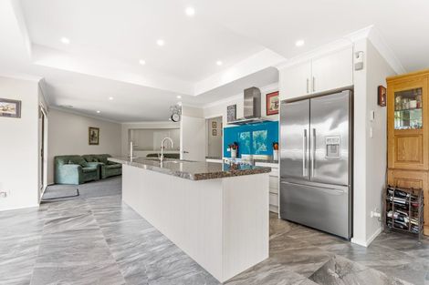 Photo of property in 13 Te Awa Place, Red Beach, 0932