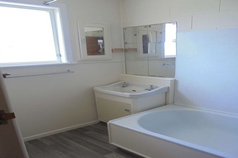 Photo of property in 33a Southsea Crescent, Silverdale, Hamilton, 3216