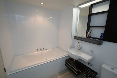 Photo of property in Dune, 2a/138 Oriental Parade, Oriental Bay, Wellington, 6011