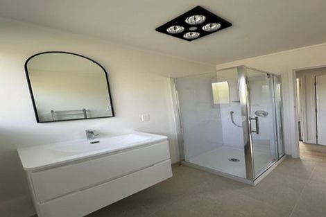 Photo of property in 32 Vandeleur Avenue, Birkdale, Auckland, 0626