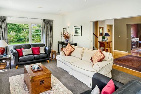 Photo of property in 33 Cheviot Road, Lowry Bay, Lower Hutt, 5013