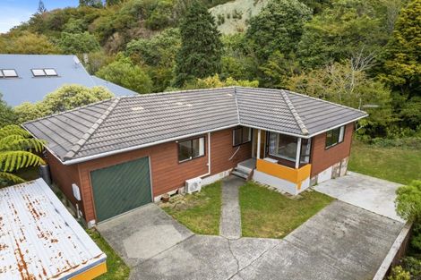 Photo of property in 4a Luckie Street, Tawa, Wellington, 5028