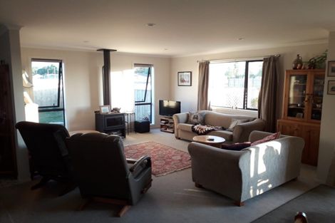 Photo of property in 42 Feist Street, Carterton, 5713