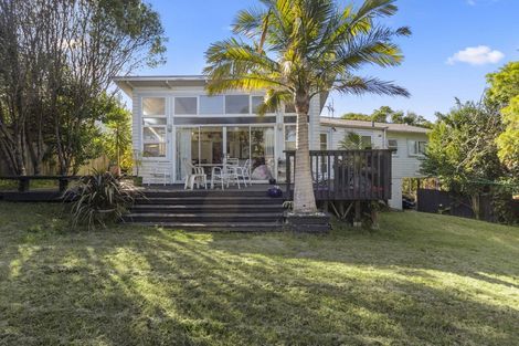 Photo of property in 140 Edmonton Road, Te Atatu South, Auckland, 0610