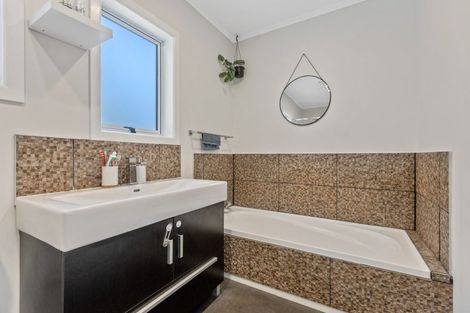 Photo of property in 7 Penrith Street, Westown, New Plymouth, 4310