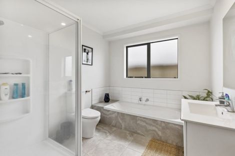 Photo of property in 95 Bert Wall Drive, Omokoroa, 3114