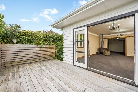Photo of property in 15 Swansea Street, Hokowhitu, Palmerston North, 4410