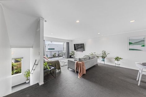Photo of property in 2/143a Wiseley Road, West Harbour, Auckland, 0618