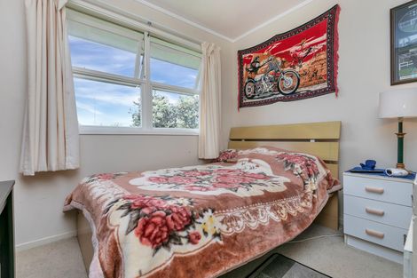 Photo of property in 1/32 Rosewarne Crescent, Glendene, Auckland, 0602