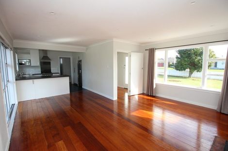 Photo of property in 3 Pukatea Street, Inglewood, 4330