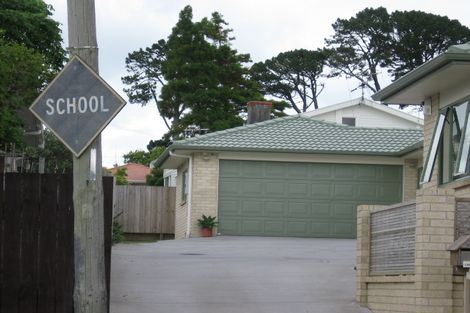 Photo of property in 7 Exminster Street, Blockhouse Bay, Auckland, 0600