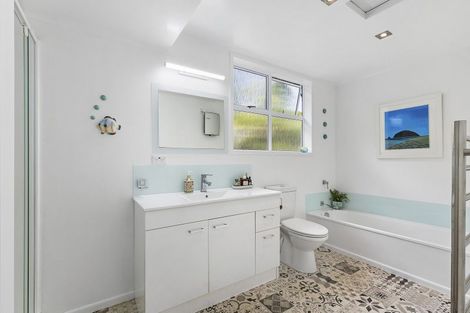 Photo of property in 58 Motuhara Road, Plimmerton, Porirua, 5026