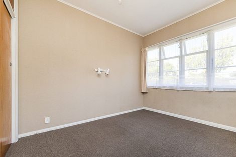 Photo of property in 15 Ihle Street, Terrace End, Palmerston North, 4410