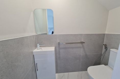 Photo of property in 2/532 Glenfield Road, Glenfield, Auckland, 0629