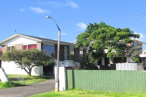 Photo of property in 1/20 Coburg Street, Henderson, Auckland, 0612