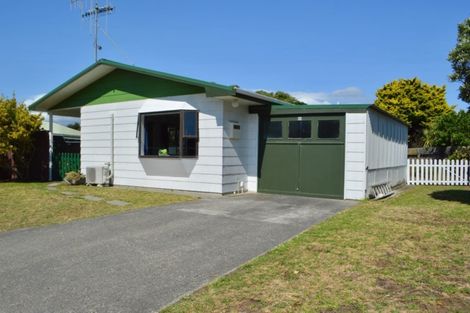 Photo of property in 30 Simcox Street, Otaki Beach, Otaki, 5512