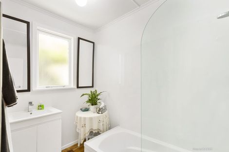 Photo of property in 27 Ahuriri Street, Strathmore Park, Wellington, 6022