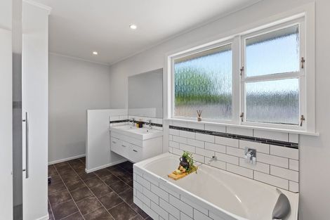 Photo of property in 310 Te Moana Road, Waikanae, 5036