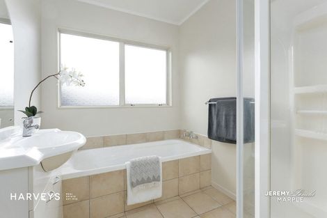 Photo of property in 13a West Lynn Road, Titirangi, Auckland, 0604