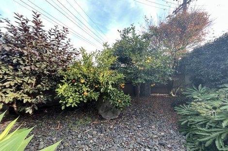 Photo of property in 25 Belt Road, Moturoa, New Plymouth, 4310