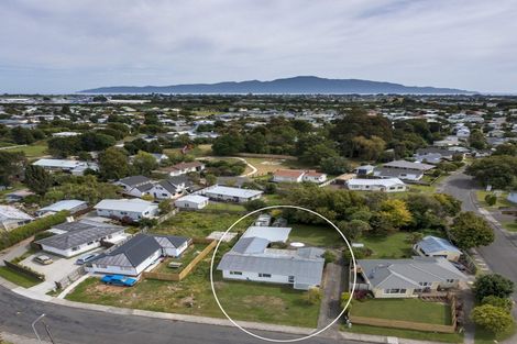 Photo of property in 13 Awatea Avenue, Paraparaumu, 5032