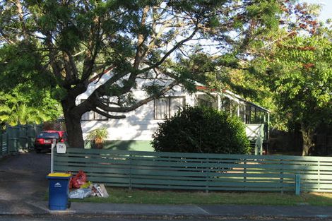 Photo of property in 76 Oaktree Avenue, Browns Bay, Auckland, 0630