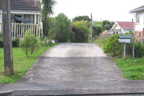 Photo of property in 1/8a Alma Street, Te Atatu South, Auckland, 0610