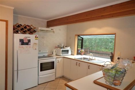 Photo of property in 1/130 Cliff View Drive, Green Bay, Auckland, 0604