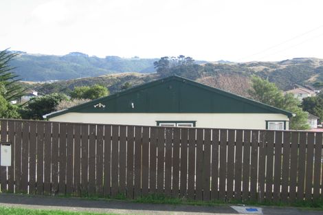 Photo of property in 8 Dorset Grove, Cannons Creek, Porirua, 5024