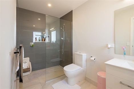 Photo of property in 7a Grumman Lane, Newlands, Wellington, 6037