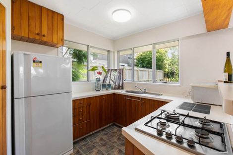 Photo of property in 122 Whangaparaoa Road, Red Beach, 0932