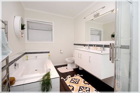 Photo of property in 10 Oxnam Place, Foxton Beach, Foxton, 4815