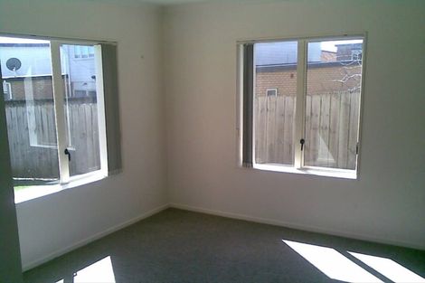 Photo of property in 8 Charta Place, Sunnyvale, Auckland, 0612