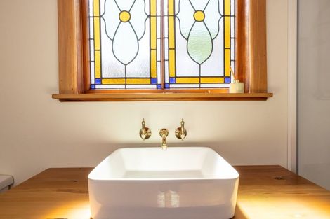 Photo of property in 2 Cobden Crescent, Bluff Hill, Napier, 4110