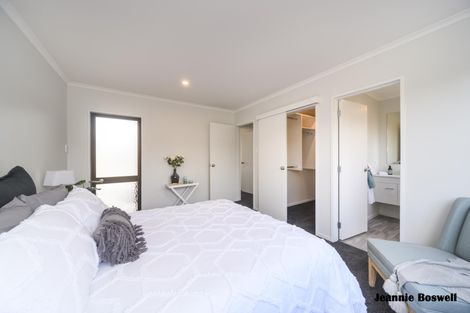 Photo of property in 4 Angelina Way, Kelvin Grove, Palmerston North, 4414