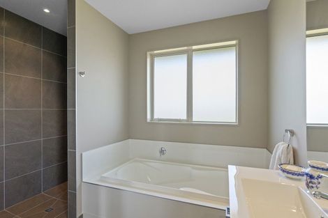 Photo of property in 13 Whitcombe Place, Darfield, 7571