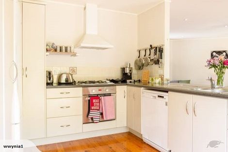 Photo of property in 24a Korotaha Terrace, Rothesay Bay, Auckland, 0630