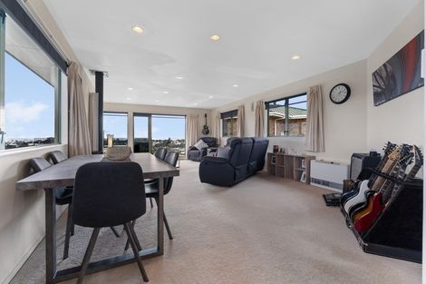 Photo of property in 3a Hillcrest Street, Glen Avon, New Plymouth, 4312