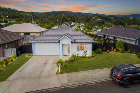 Photo of property in 4 Citrine Grove, Timberlea, Upper Hutt, 5018