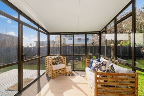 Photo of property in 8 Leo Place, Kawaha Point, Rotorua, 3010