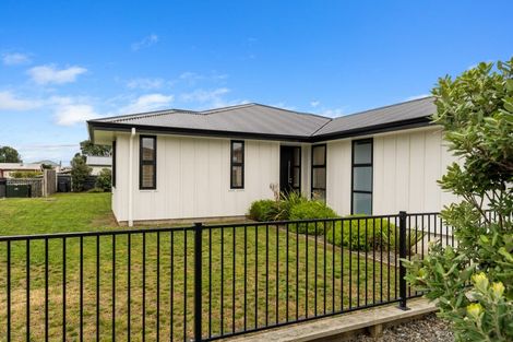 Photo of property in 1 Seagrass Place, Otaki Beach, Otaki, 5512