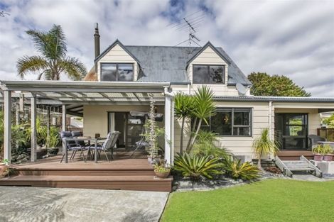Photo of property in 158 Luckens Road, West Harbour, Auckland, 0618