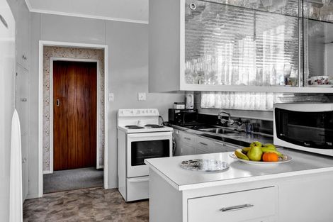 Photo of property in 3 Karaka Street, Hawera, 4610