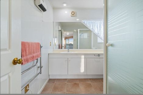 Photo of property in 9 Mariposa Crescent, Birkenhead, Auckland, 0626