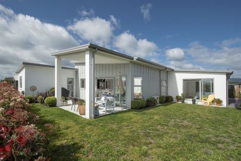 Photo of property in 77 Dunkeld Drive, Papamoa, 3118